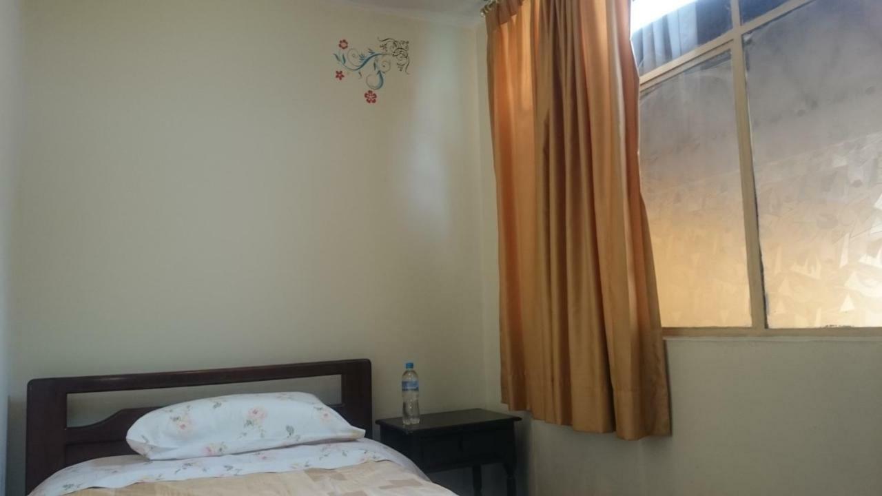 The Quito Guest House With Yellow Balconies For Travellers Екстер'єр фото