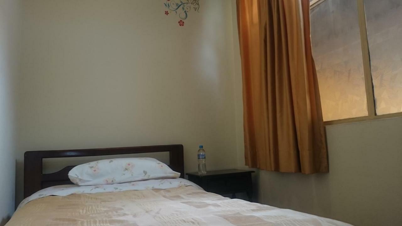 The Quito Guest House With Yellow Balconies For Travellers Екстер'єр фото